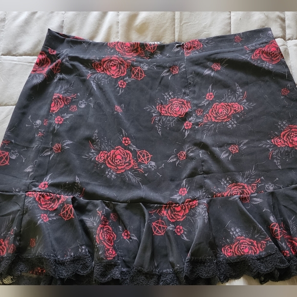 Gorgeous Killstar Skirt - Picture 2 of 4